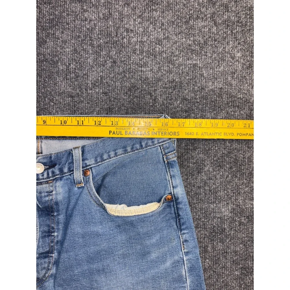 Levi's 501 Jeans Men's 33x30 Blue Denim Original Fit Straight Leg Button Fly‎